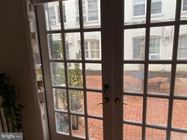 1410 26th St NW Unit 2