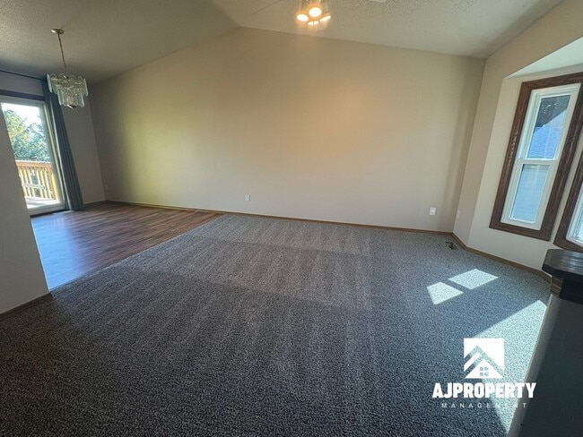 Photo - 2208 S Larch Ave