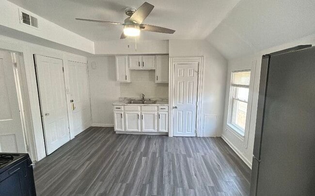 Photo - 1079 E 68th St Unit 2