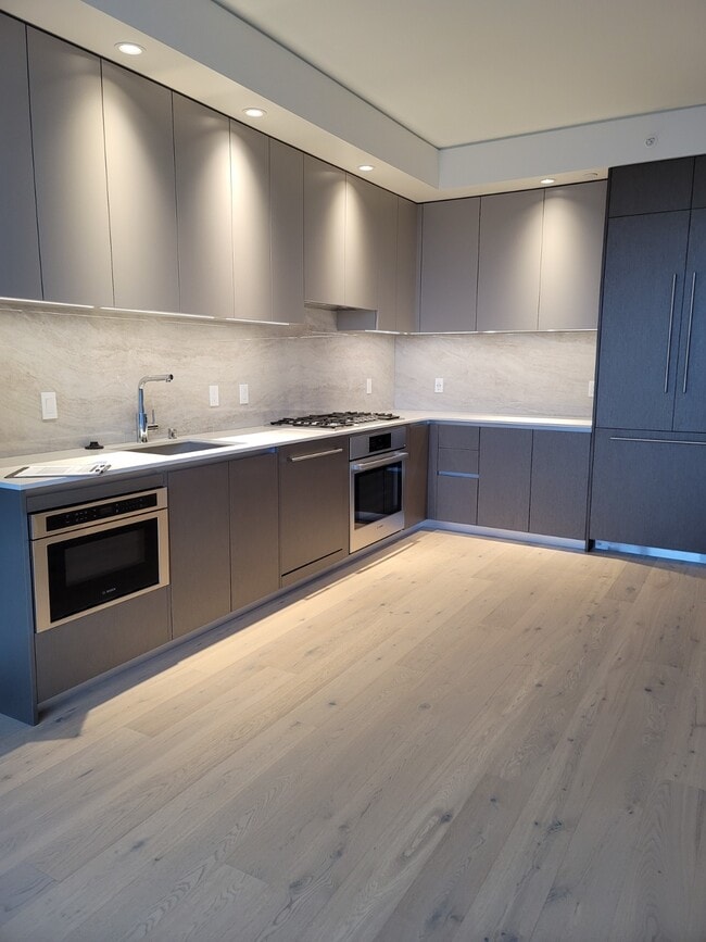 Building Photo - 2510 6th Ave Unit 1409