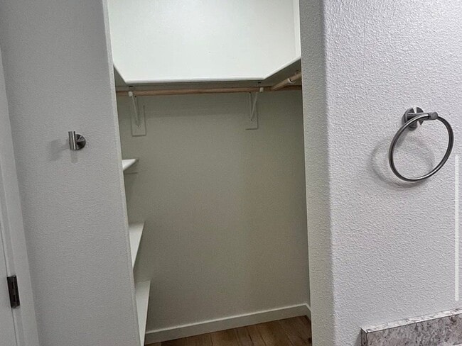 1404 Windsor Dr Unit B