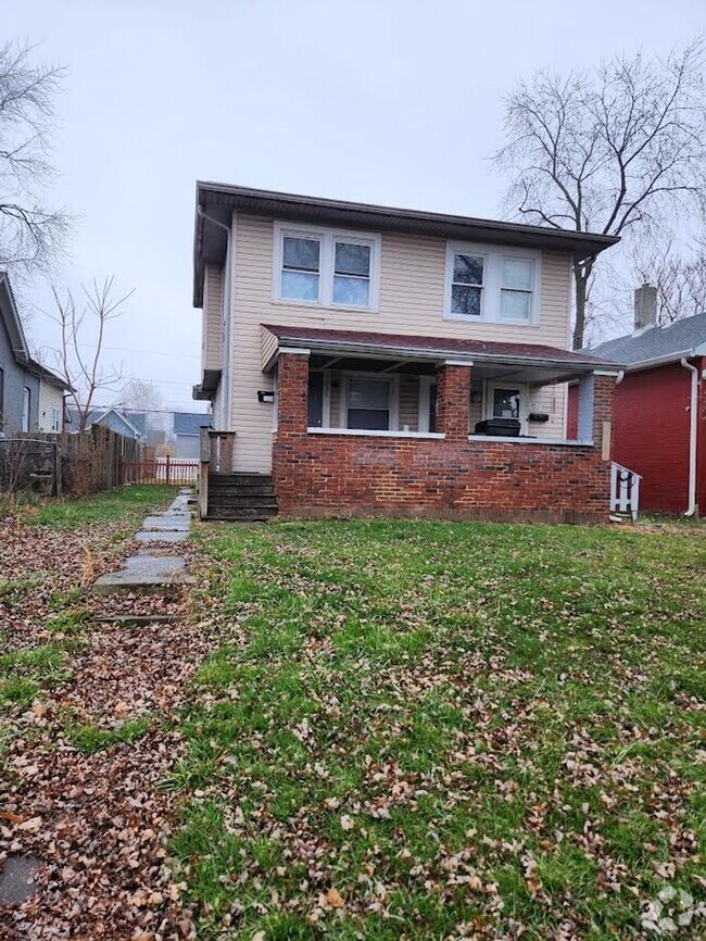 Building Photo - SOUTHSIDE TWO BEDROOM DUPLEX WITH LARGE BA... Rental