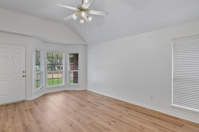 Photo - 1435 Williamsburg Dr