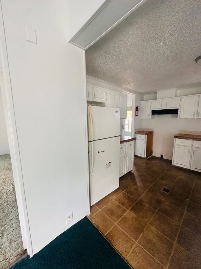 3 Bed 2 Bath Mobile Home Under Renovations - 3 Bed 2 Bath Mobile Home Under Renovations