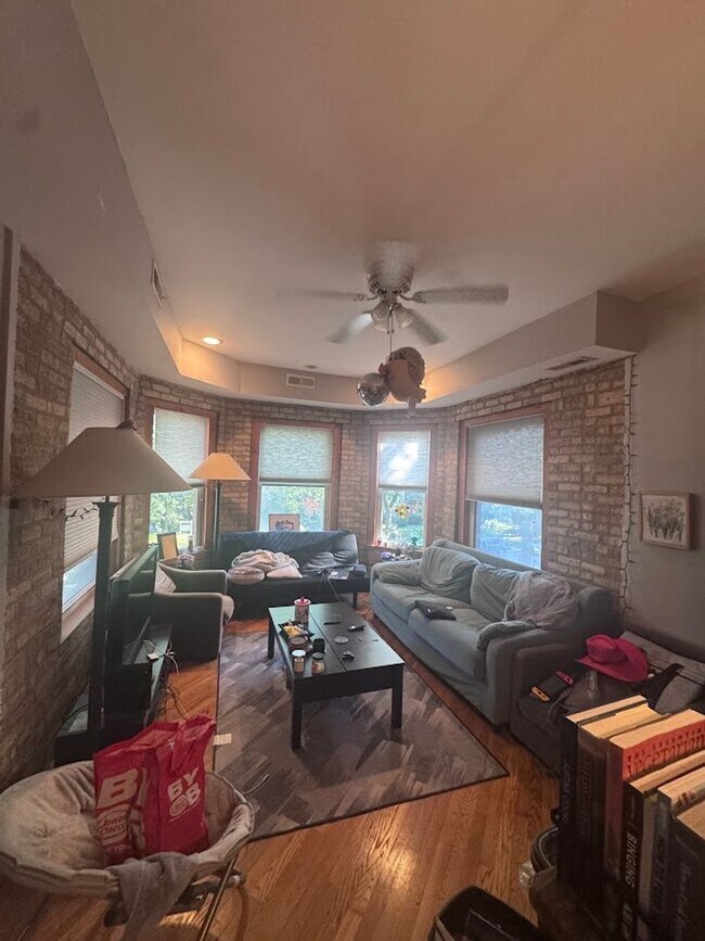 Photo - Beautiful 2 Bed / 2 Bath Apartment Available September 1st in Rogers Park!