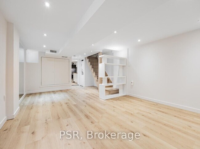 Photo - 371 Mcroberts Av