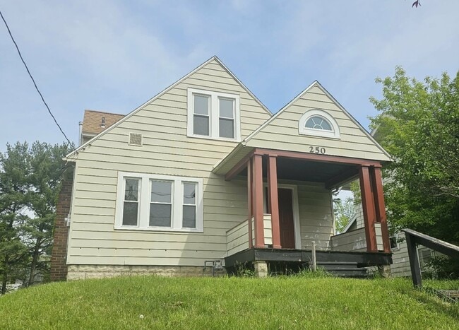 Building Photo - 250 Helen Ave