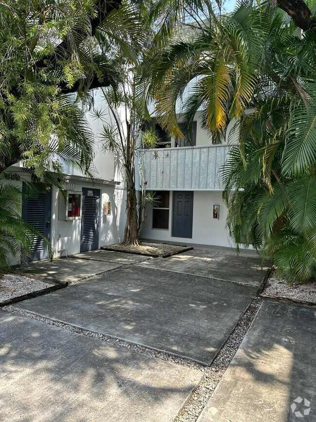 Building Photo - 3071 SW 27th Ave Unit 6 Rental
