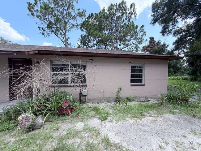 Building Photo - Newly Renovated Home