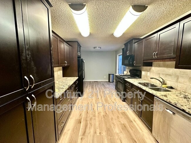 Photo - 10423-10440 40 Ave NW