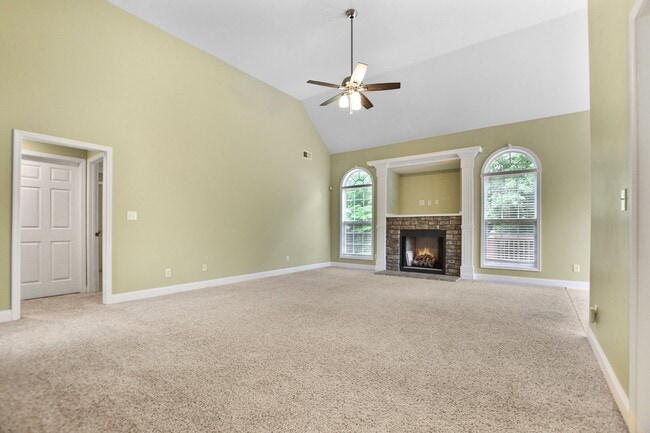 Photo - Dog Friendly Three Bedroom with Bonus!