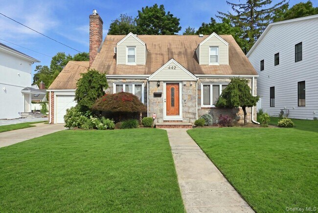 Building Photo - 442 Langley Ave