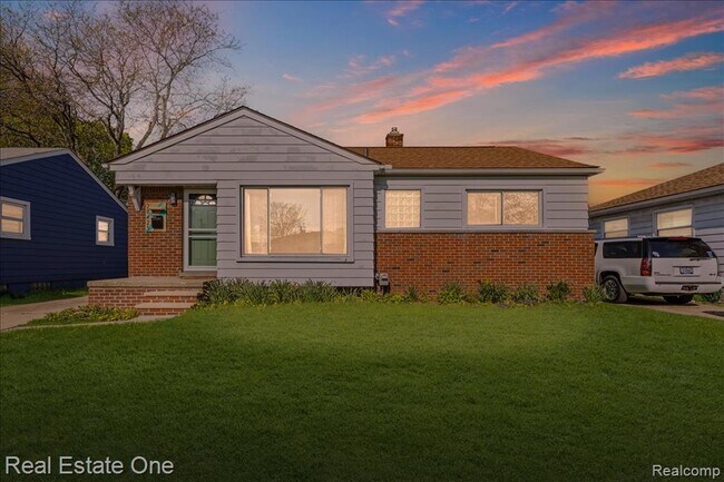 Photo - 28425 Alger St