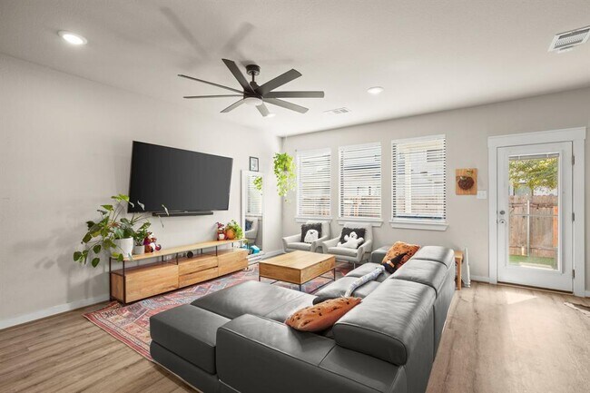 Photo - 195 Waterside Rd