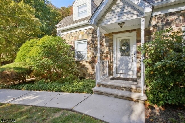 Photo - 442 Rifle Camp Rd