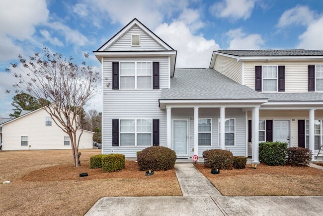 Building Photo - 3 Bedroom, 2.5 Bathroom Townhome in Lakes of Summerville - Summerville