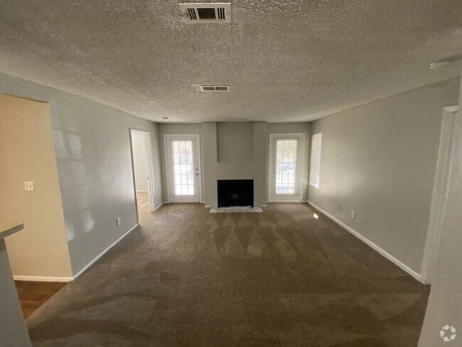 Building Photo - Large 2 bedroom 2 bath Condo with Fireplace Unit 201