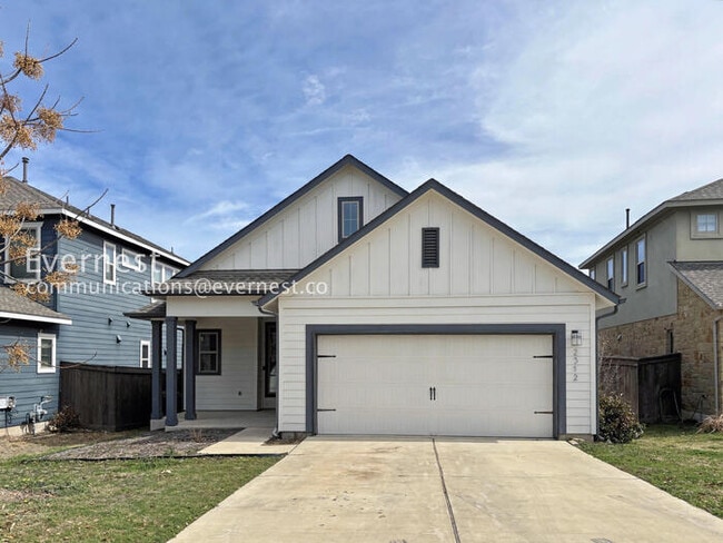 Building Photo - 3 Bed, 2 Bath Home with Fenced Yard & Garage / Pet-Friendly / Available Now!