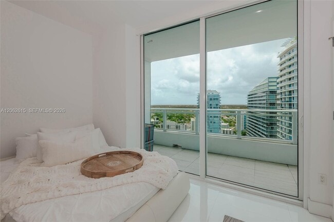 Photo - 1080 Brickell Ave Unidad 3405