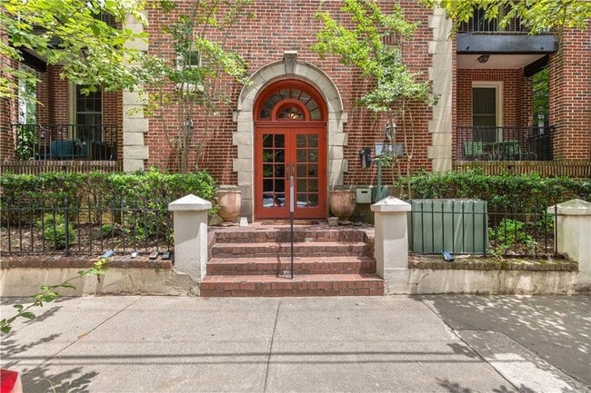 Building Photo - 741 Frederica St NE Unit 17
