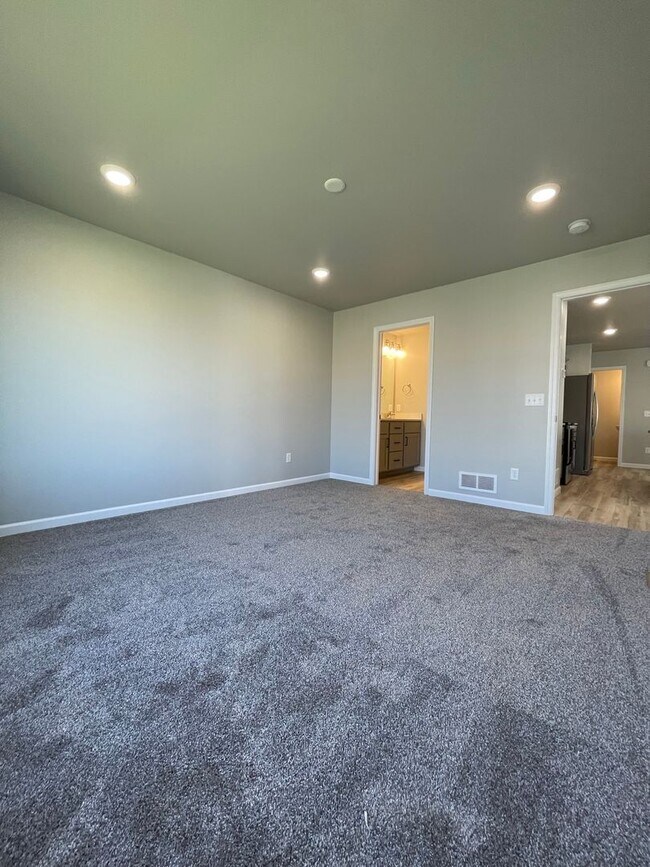 BRANDNEW MODERN TWIN HOME LOCATED ACROSS Townhome Townhome