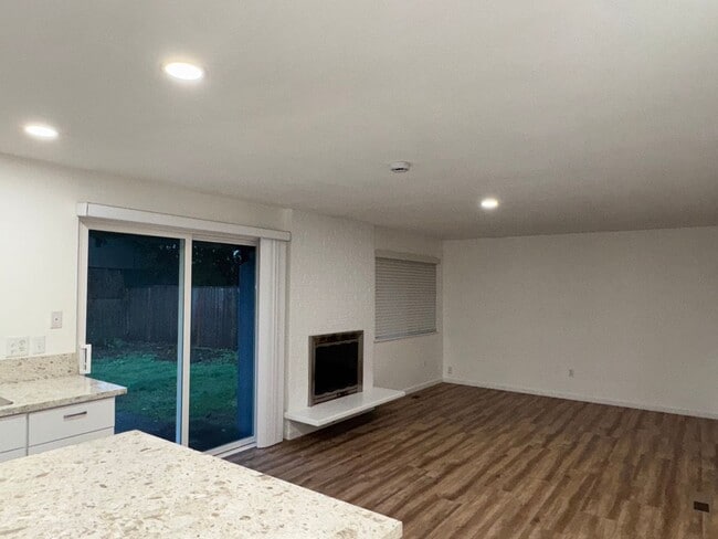 Photo - ***$250 OFF 1ST MONTHS RENT!!*** Charming, Fully Updated Home in Beaverton’s Greenway Neighborhood