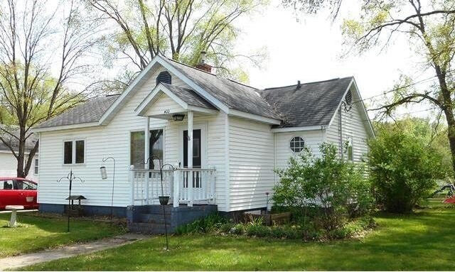Photo - 400 18th Ave E