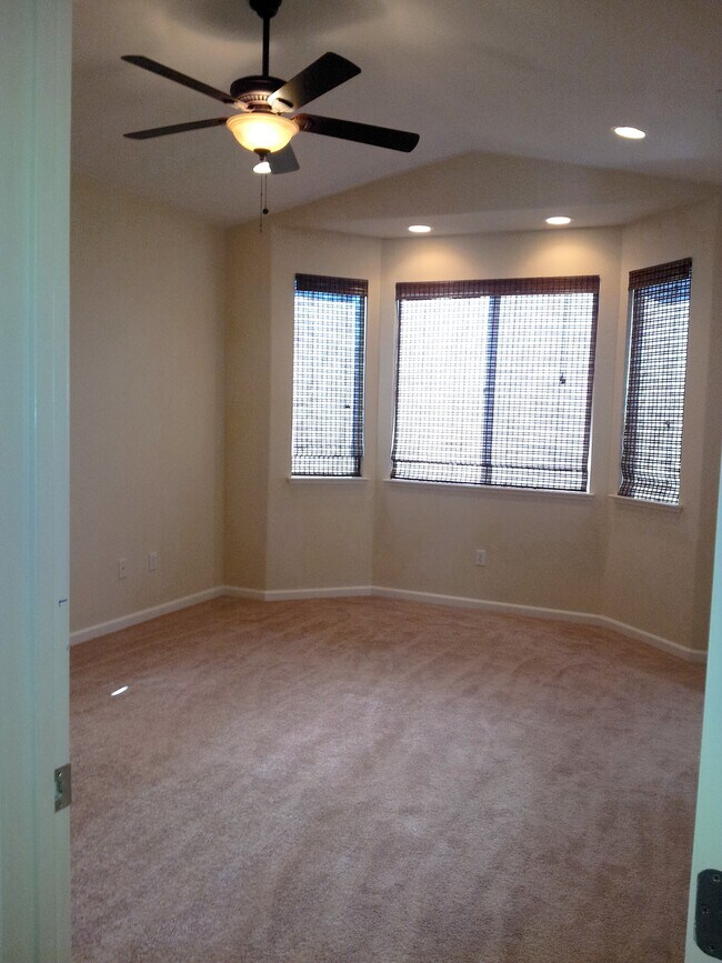 Photo - 1945 Glenveagh Ln