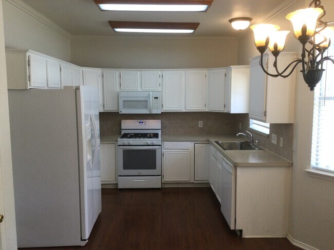 Photo - 2208 Ridgewood Dr House