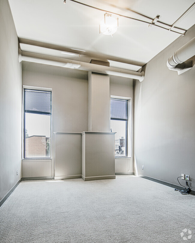 Building Photo - 1012 E Broadway Unit 207 Rental
