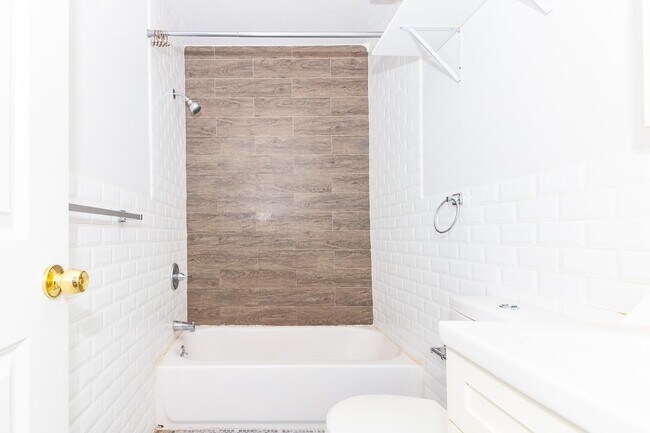 Photo - 480 Greene Ave Unidad 2R