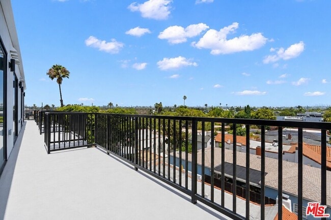 Photo - 1808 Lincoln Blvd Unit 413
