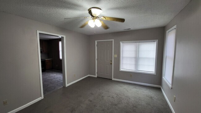 Photo - 801 E 6th St Unidad Apt B