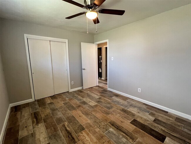 Photo - 8713 Peachtree St