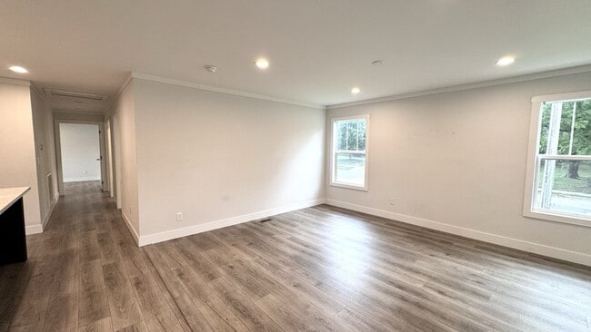 Photo - 209 King St