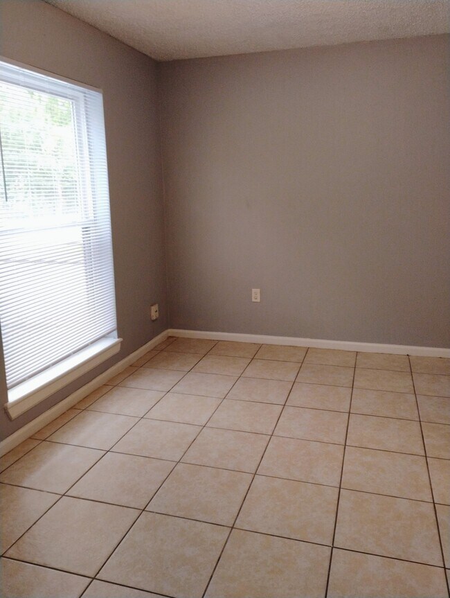 1642 Cedar Lake Dr Unit B