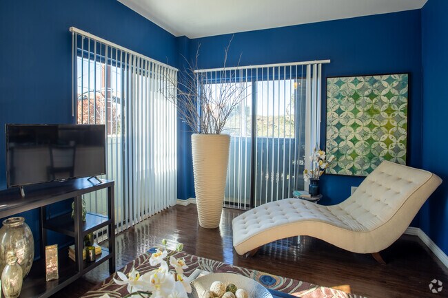 2HAB, 2BA - 1,030 ft² - Axis West Campus