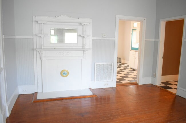 Photo - 1918 Pender Ave Unit A