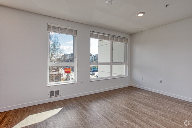 Studio - 600SF