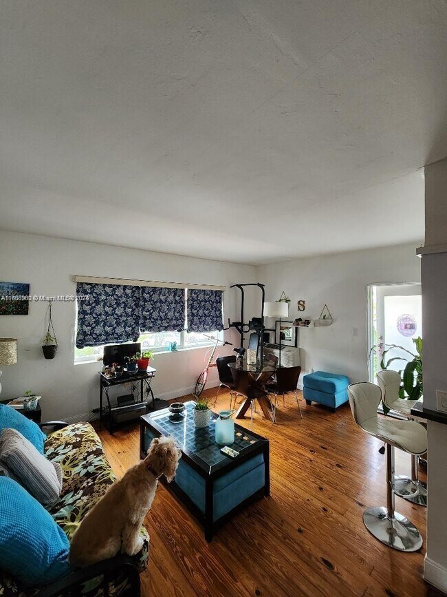 Building Photo - 7315 Byron Ave Rental
