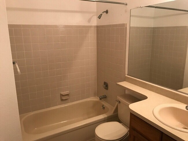 Photo - Adorable 1bd w/garage! Large balcony! Unidad 10-202