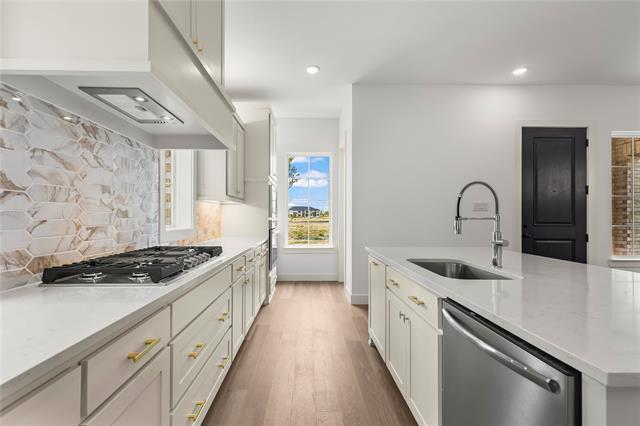 Photo - 15668 Gladeside Ave