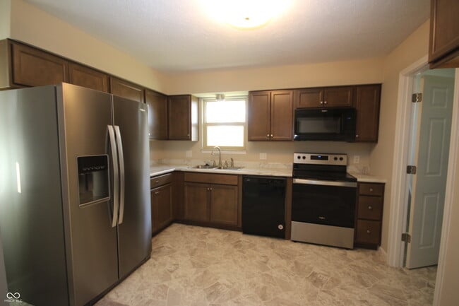 960 Valley View Dr