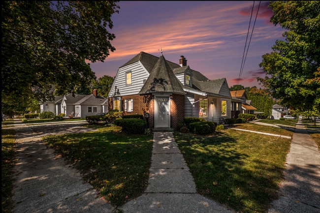 Photo - 75 S Fremont St NE