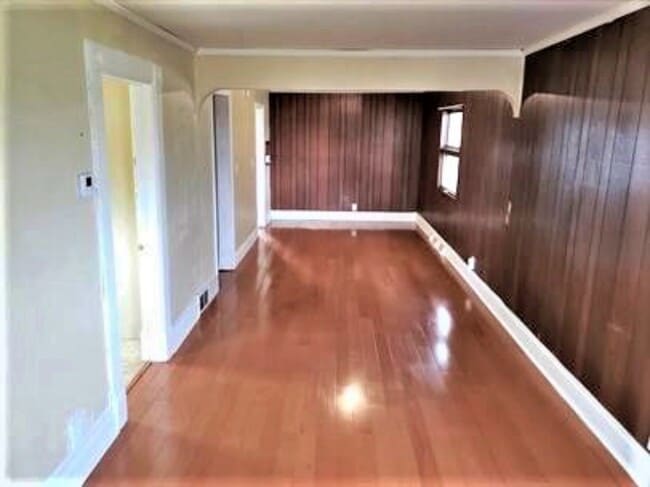 Photo - 551 Milkyway St S