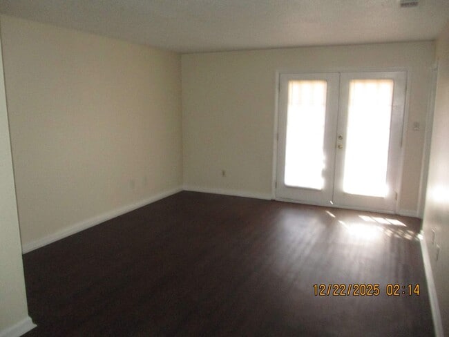 Building Photo - 2110 Lennox St