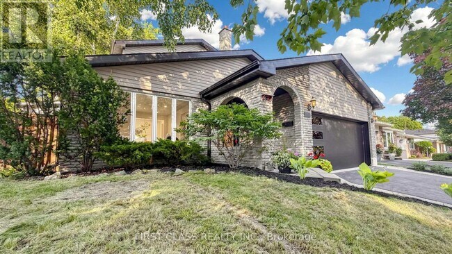 Photo - 2337 Devon Rd