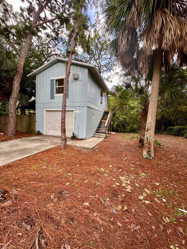 Building Photo - 1104 59th Ave Dr W Unit C