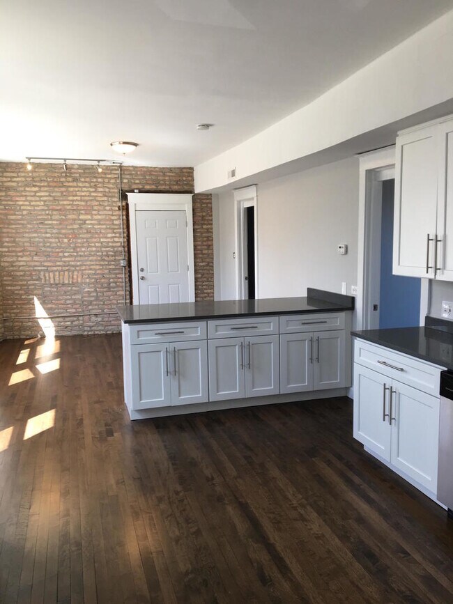 Photo - 901 N Francisco Ave Unit 2R