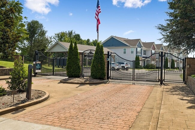Building Photo - 1045 Enclave Ave